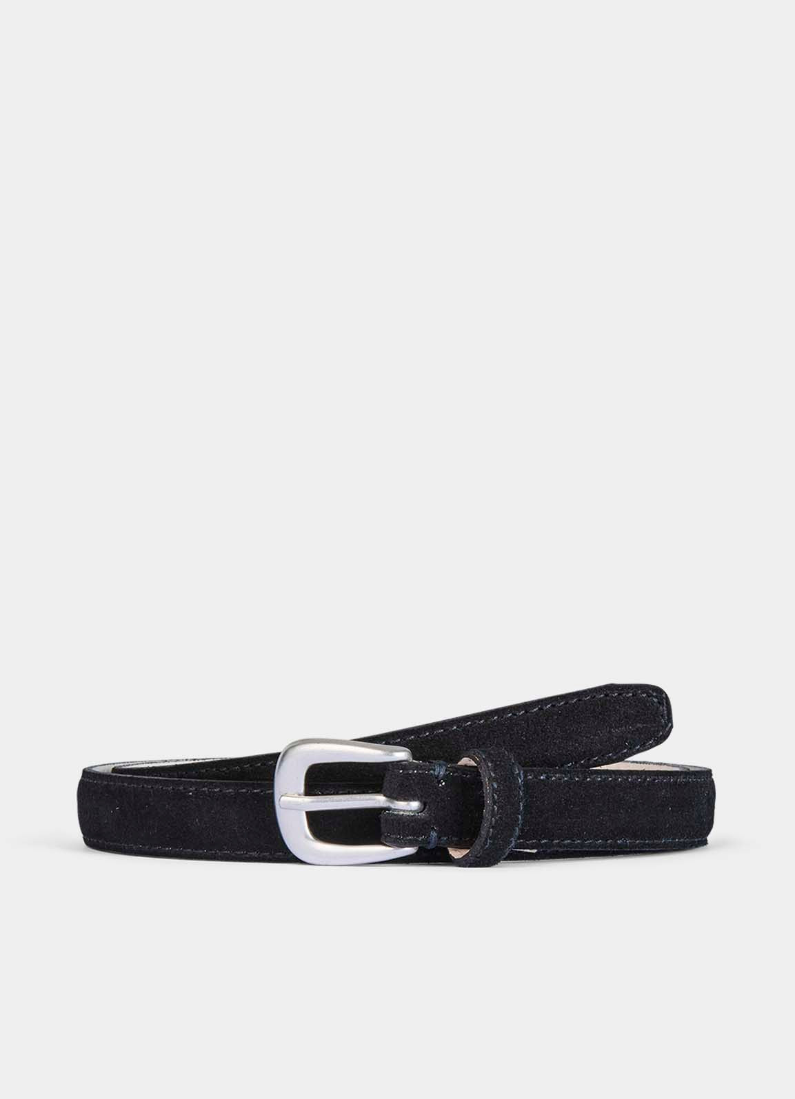 Introducing the YORI JOMO classic suede belt (2 cm) in Black.

Made in Italy, the YORI JOMO classic belt in black suede features a minimalist design that embodies timeless elegance.

Crafted from premium materials, this belt is finished with a silver-tone buckle. Perfect for both formal and casual looks.