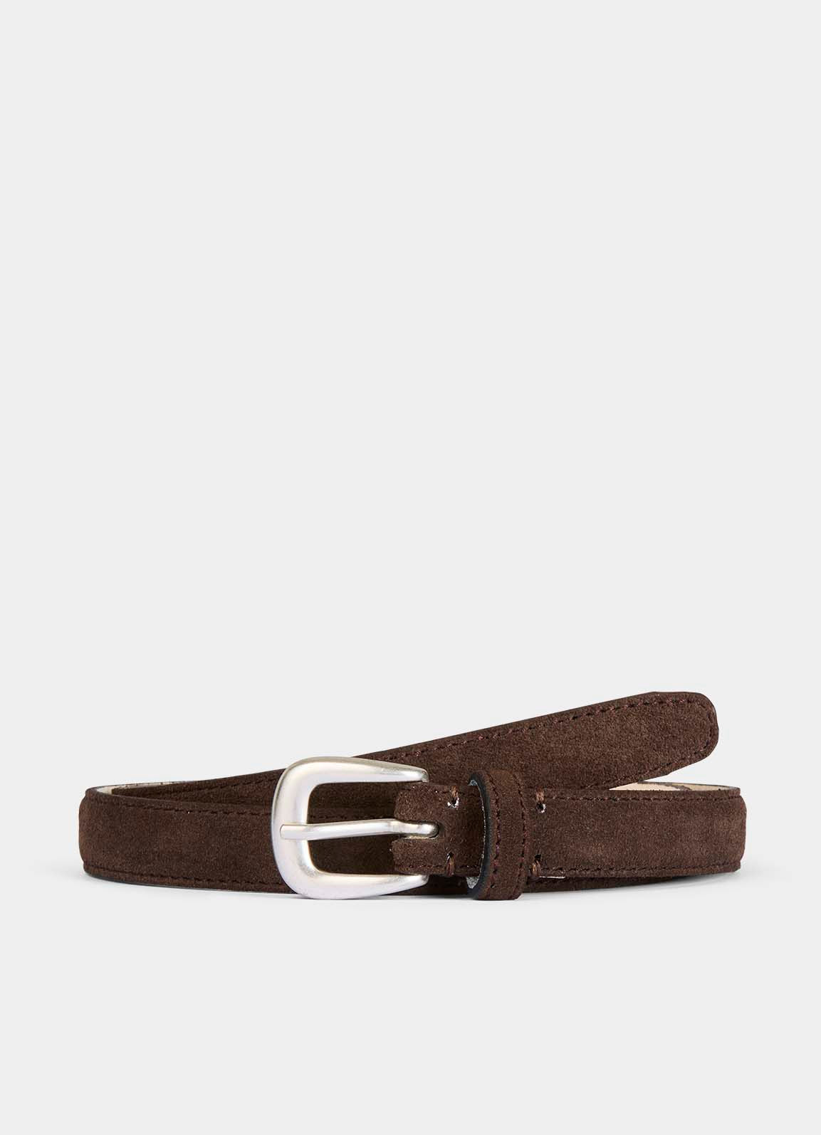 Introducing the YORI JOMO classic suede belt (2 cm) in Espresso Brown.

Made in Italy, the YORI JOMO classic belt in espresso brown suede features a minimalist design that embodies timeless elegance.

Crafted from premium materials, this belt is finished with a silver-tone buckle. Perfect for both formal and casual looks.